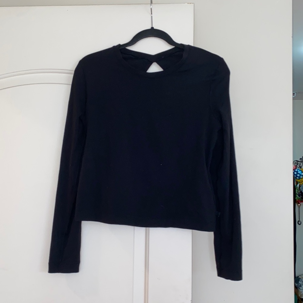Black lululemon workout top - Picture 1 of 2